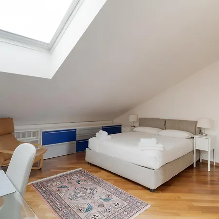 Guesthost - Navigli Modern Flat ミラノ