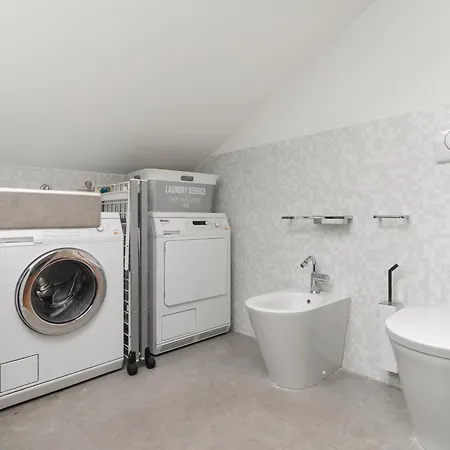 Guesthost - Navigli Modern Flat * Milano