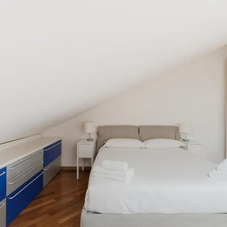 Apartment Guesthost - Navigli Modern Flat *