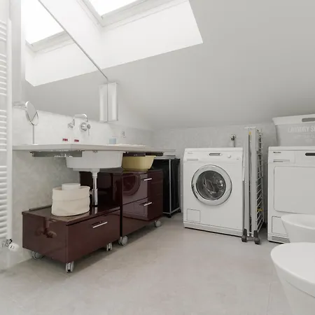 Apartamento Guesthost - Navigli Modern Flat Milão