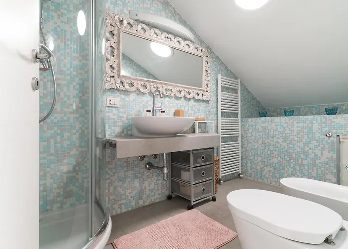 Guesthost - Navigli Modern Flat Apartamento Milão